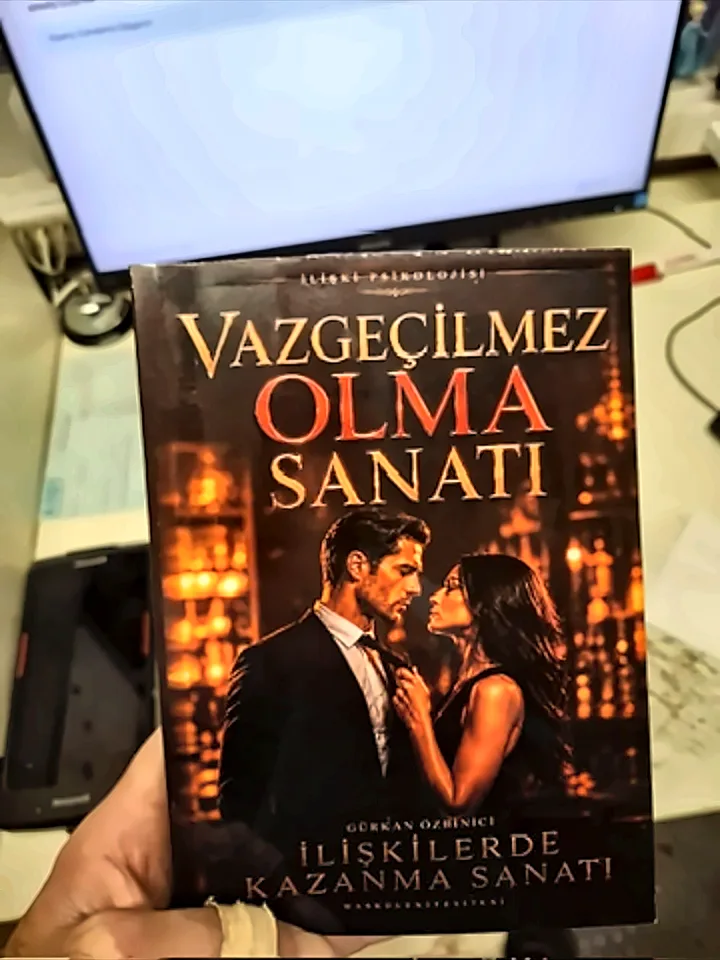 Okurumuzun elindeki Vazgeçilmez Olma Sanatı kitabı