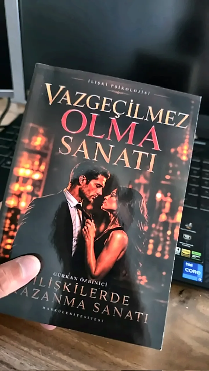 Okurumuzun elindeki Vazgeçilmez Olma Sanatı kitabı