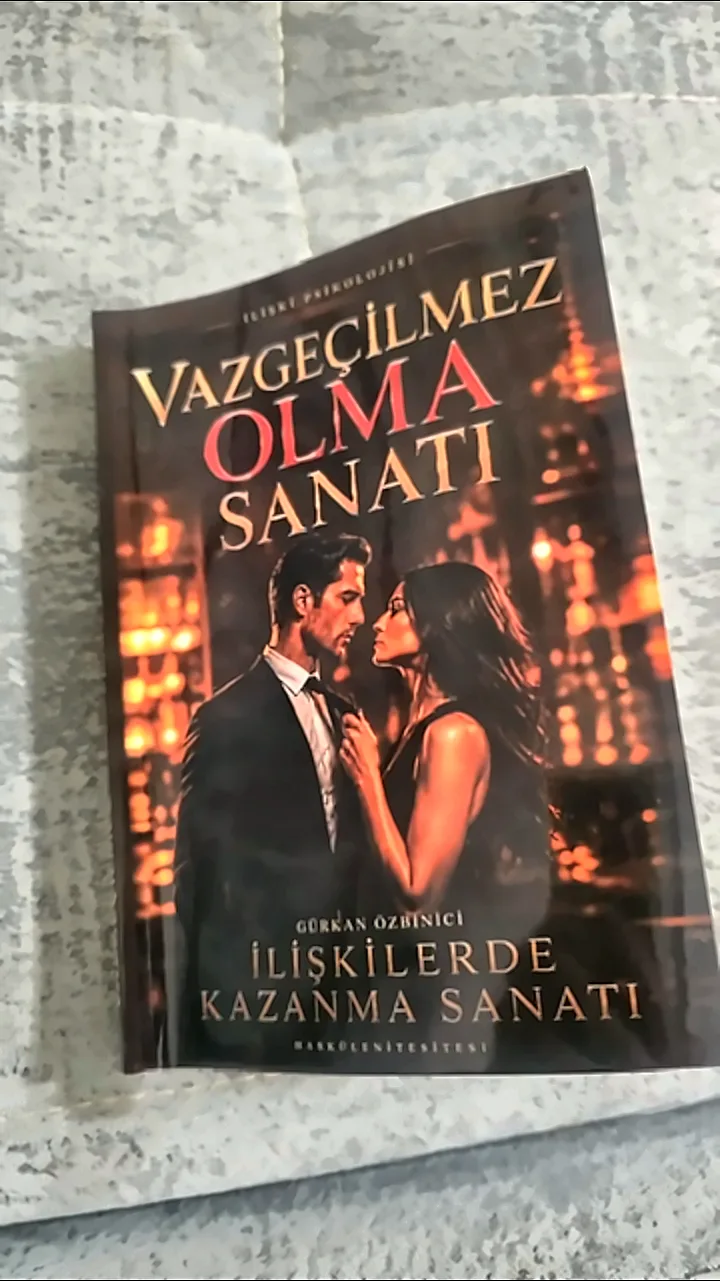 Okurumuzun elindeki Vazgeçilmez Olma Sanatı kitabı