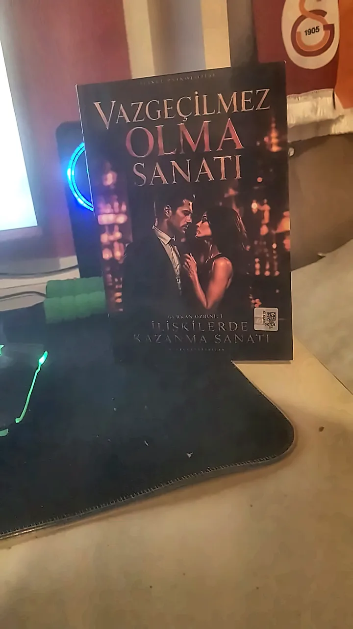 Okurumuzun elindeki Vazgeçilmez Olma Sanatı kitabı